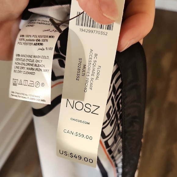 Chico NWT Large Floral Patterned Silk Scarf - Picture 3 of 3